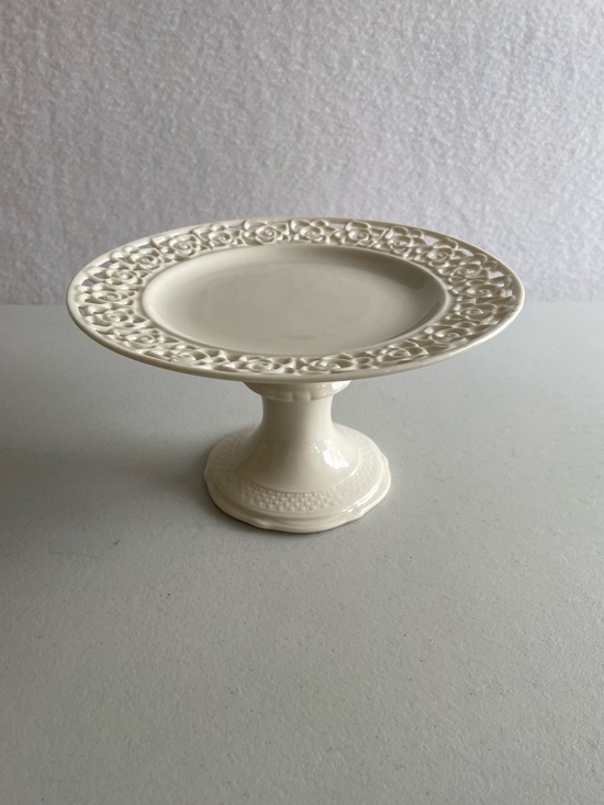 Godinger Other - Godinger Cream Lace Pedestal Cake Pastry Stand with embossed pedestal